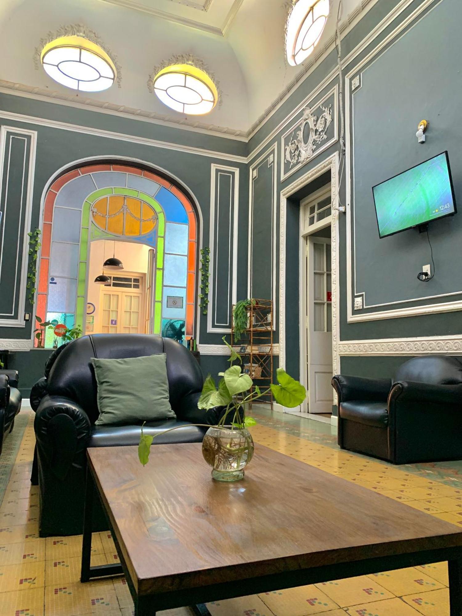 Hostel Alvear Cordoba Bagian luar foto