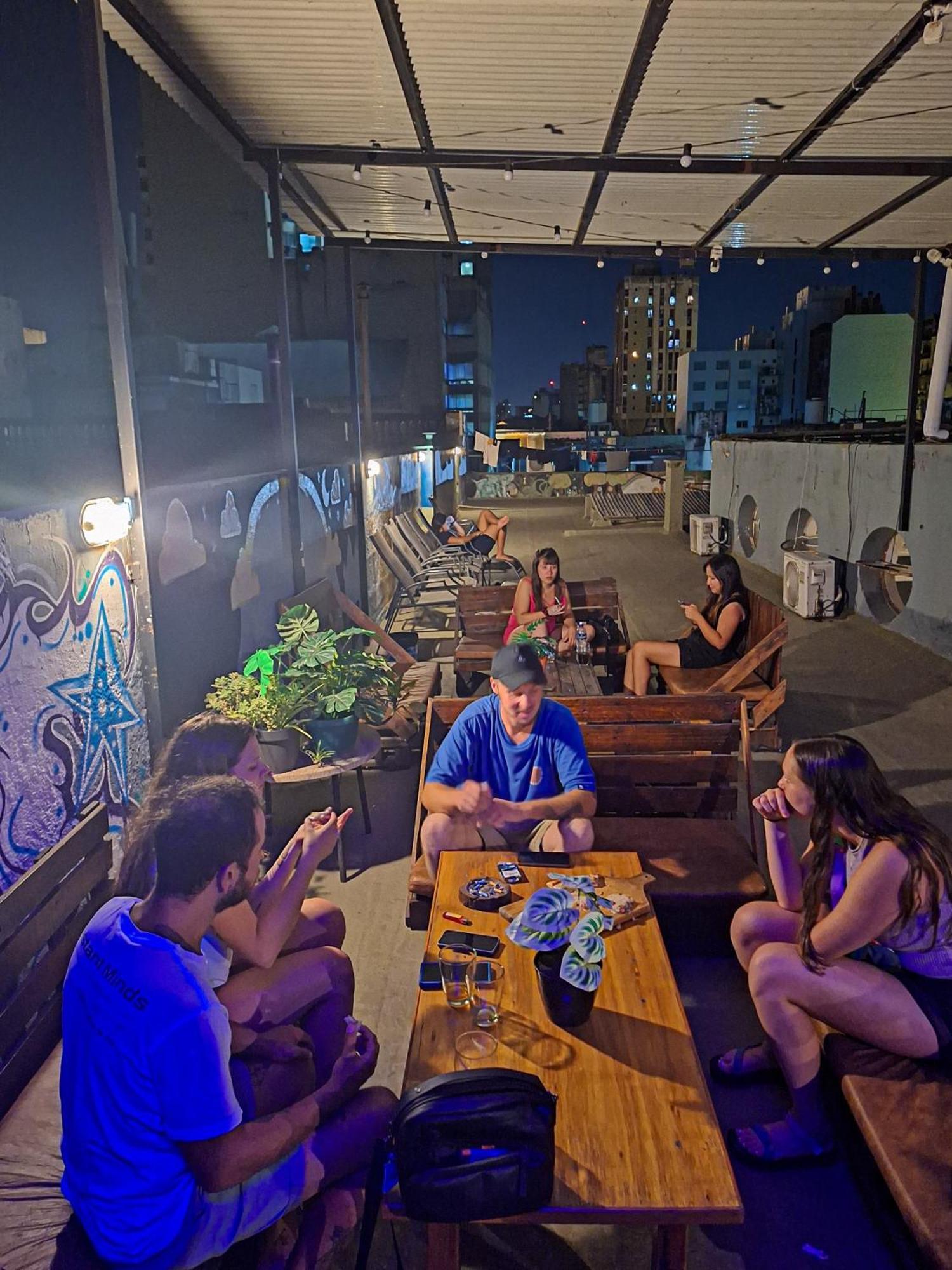Hostel Alvear Cordoba Bagian luar foto