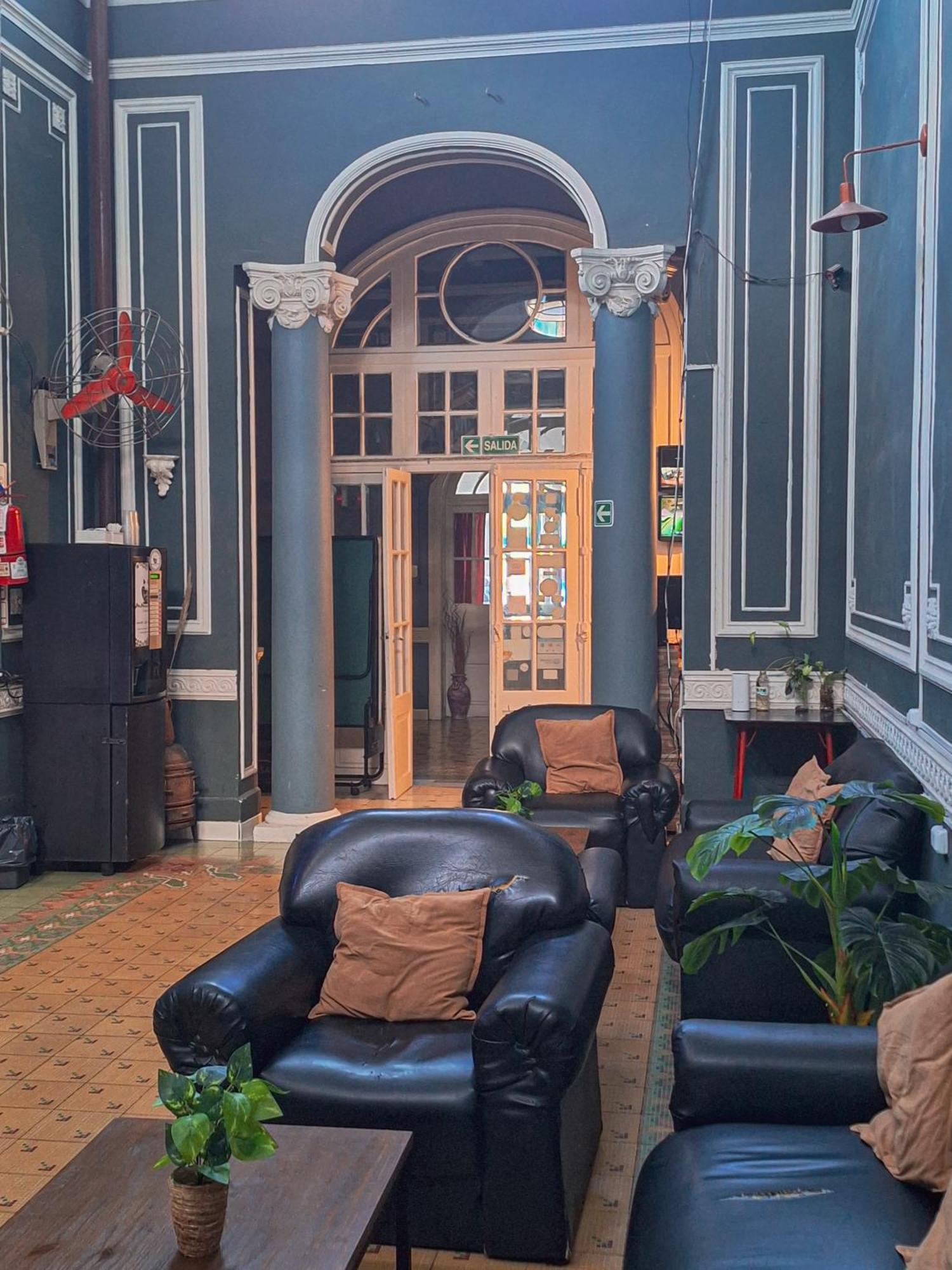 Hostel Alvear Cordoba Bagian luar foto
