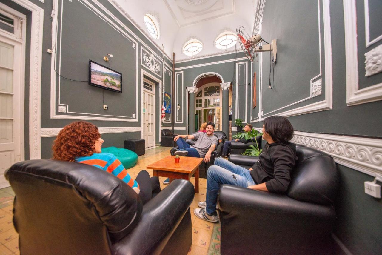 Hostel Alvear Cordoba Bagian luar foto